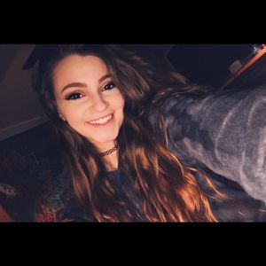 Meet your Posher, Hallee